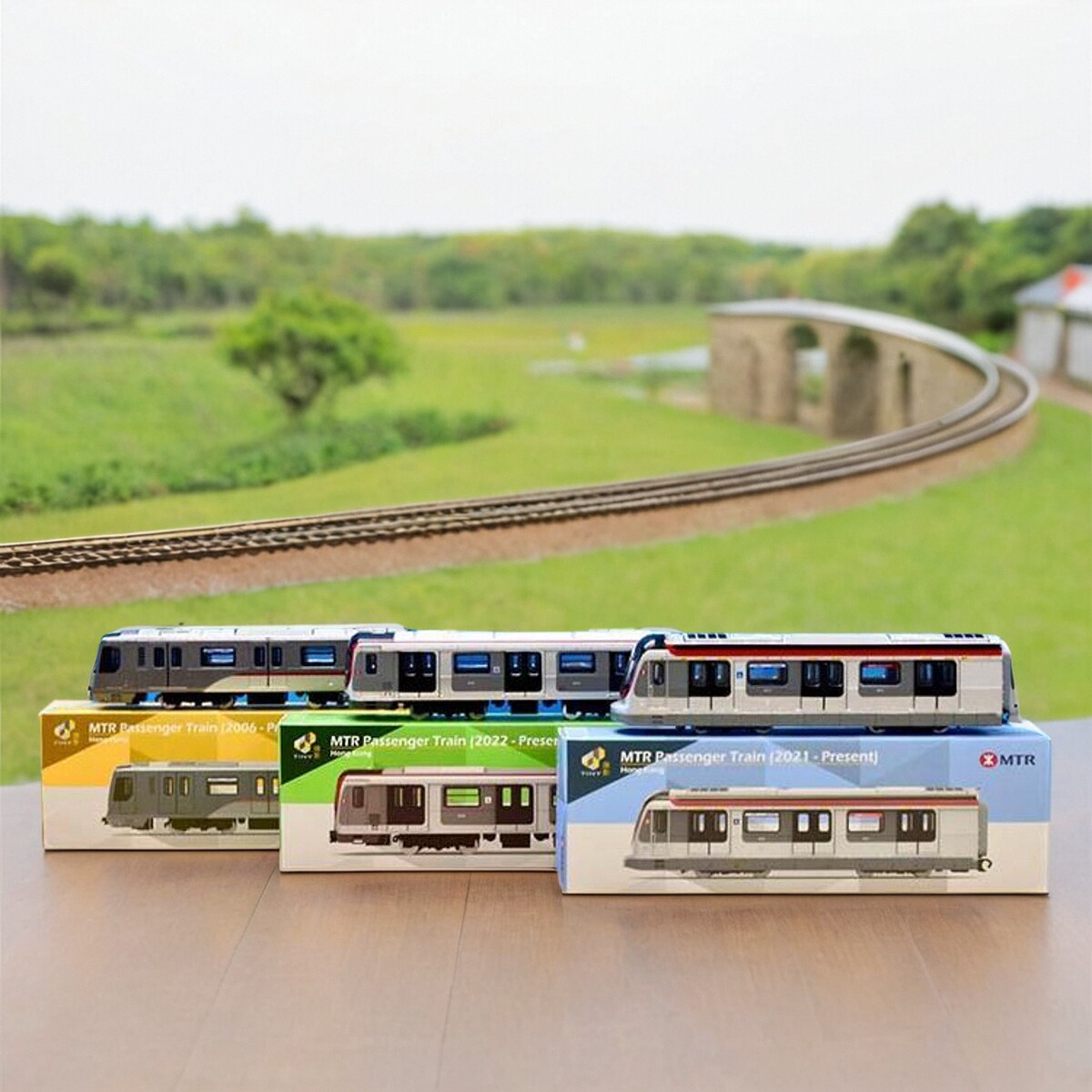 Tiny微影MTR港铁列车：1/120超逼真合金模型，带你领略香港轻轨的