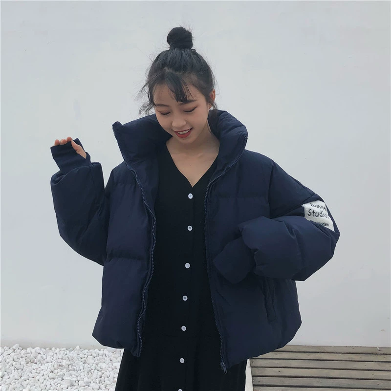 Áo gió đại học giản dị áo khoác ngắn mùa thu và mùa đông Phiên bản Hàn Quốc 200 pounds chất béo MM cỡ lớn lỏng lẻo màu cổ áo phù hợp với cotton áo phao nữ dáng ngắn có mũ