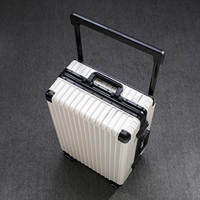 Белый чемодан