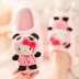 Dép cotton nữ mùa đông nhà chống trượt dày đáy ấm dễ thương Hello Kitty cha mẹ trẻ em dép mùa đông - Trang chủ