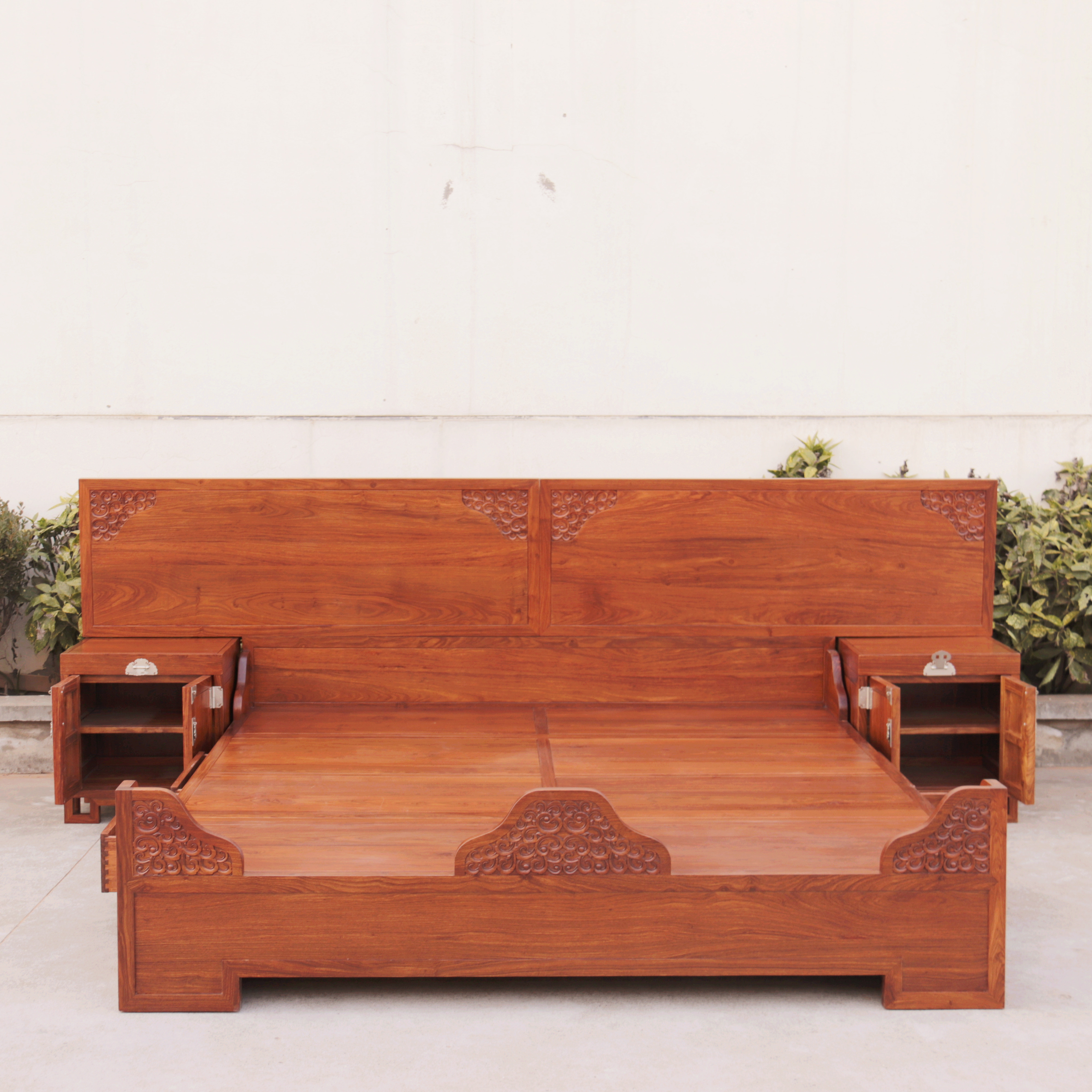 Chinese solid wood furniture hedgehog red sandalwood double bed full solid wood big bed new Chinese mahogany bed rosewood storage bed