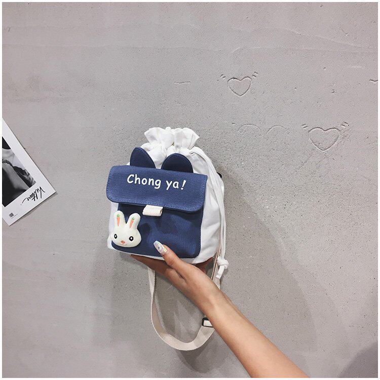 Детская сумка на ремне 春夏新款学生帆布小包包甜美淑女撞色单肩包可爱潮挂件抽绳斜挎包 Jifanpaul