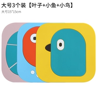 Светло -серый 3 больших листья маленькая рыба и птицы