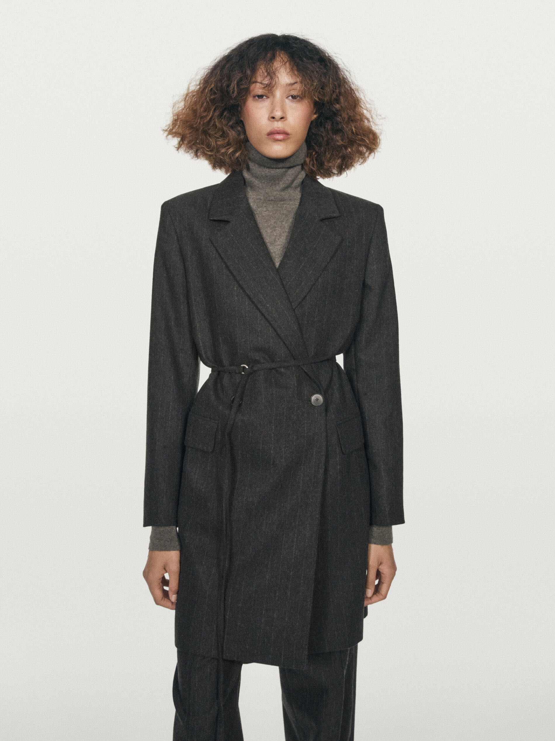 Новинка зимний осеннний MassimoDutti2025 женщины Свет и способный темперамент Коммутирующий стиль длинная модель кружево полоса костюм пальто 06054901802 