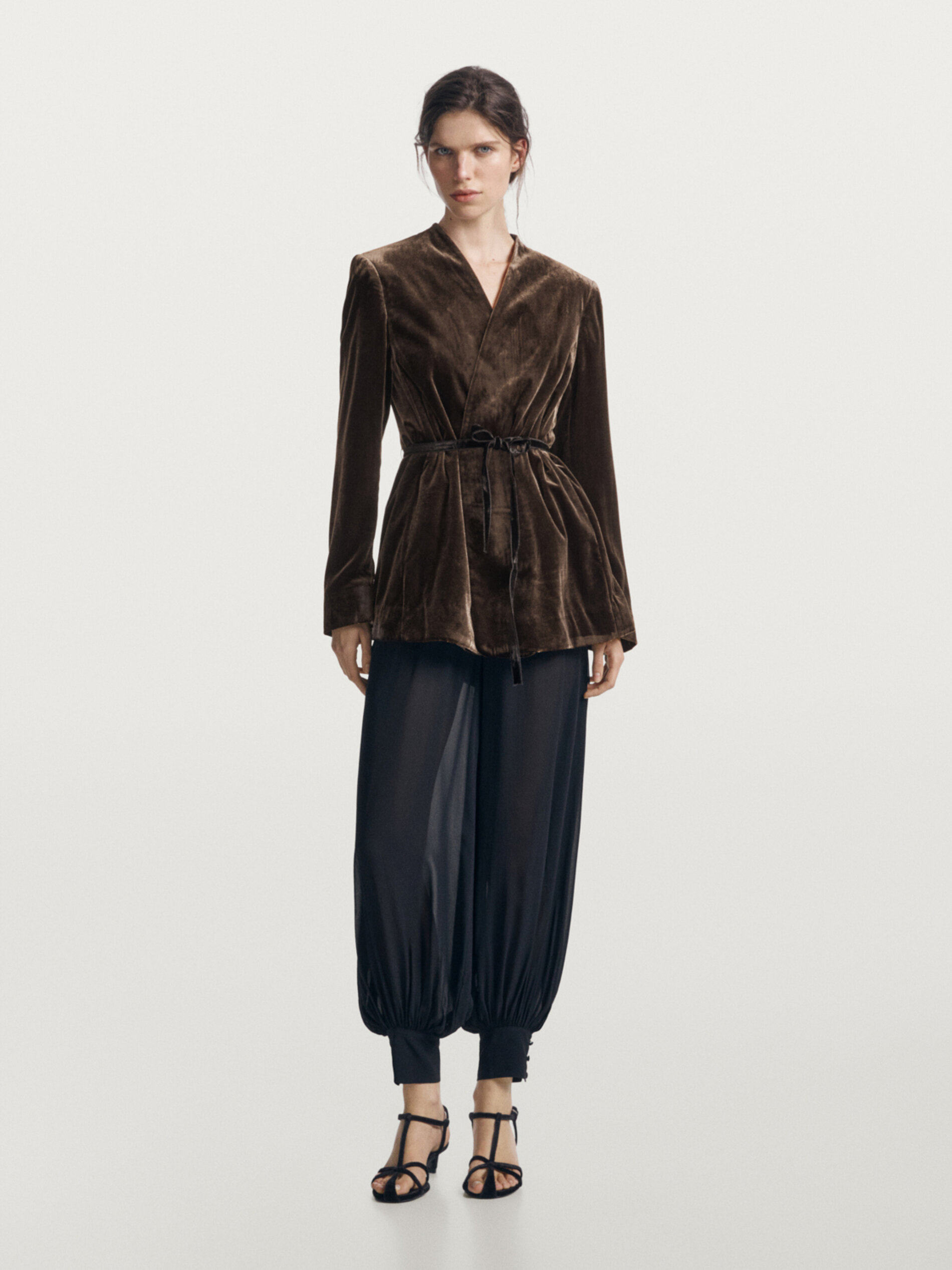 Новинка зимний осеннний MassimoDutti2025 женщины стиль старых денег ретро Коммутирующий стиль продвинутый смысл бархат кружево костюм пальто 06084755700 
