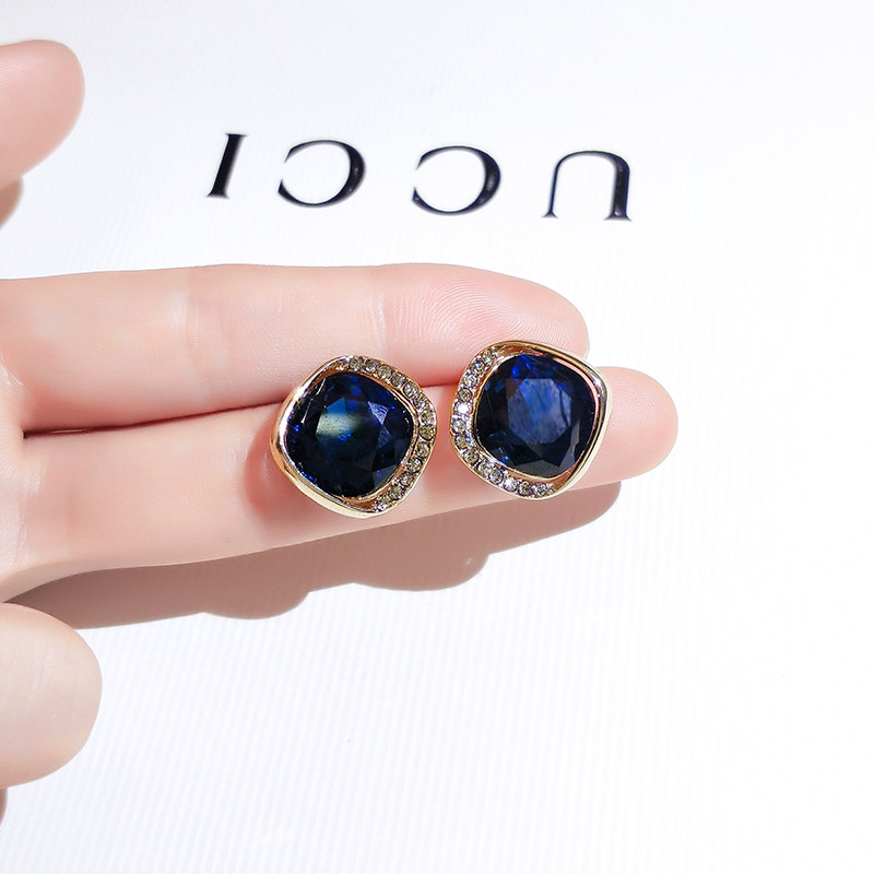 Advanced senses crystal earrings French style net red blasting eared 2022 new ear clip without earhole female silver needle ear pin