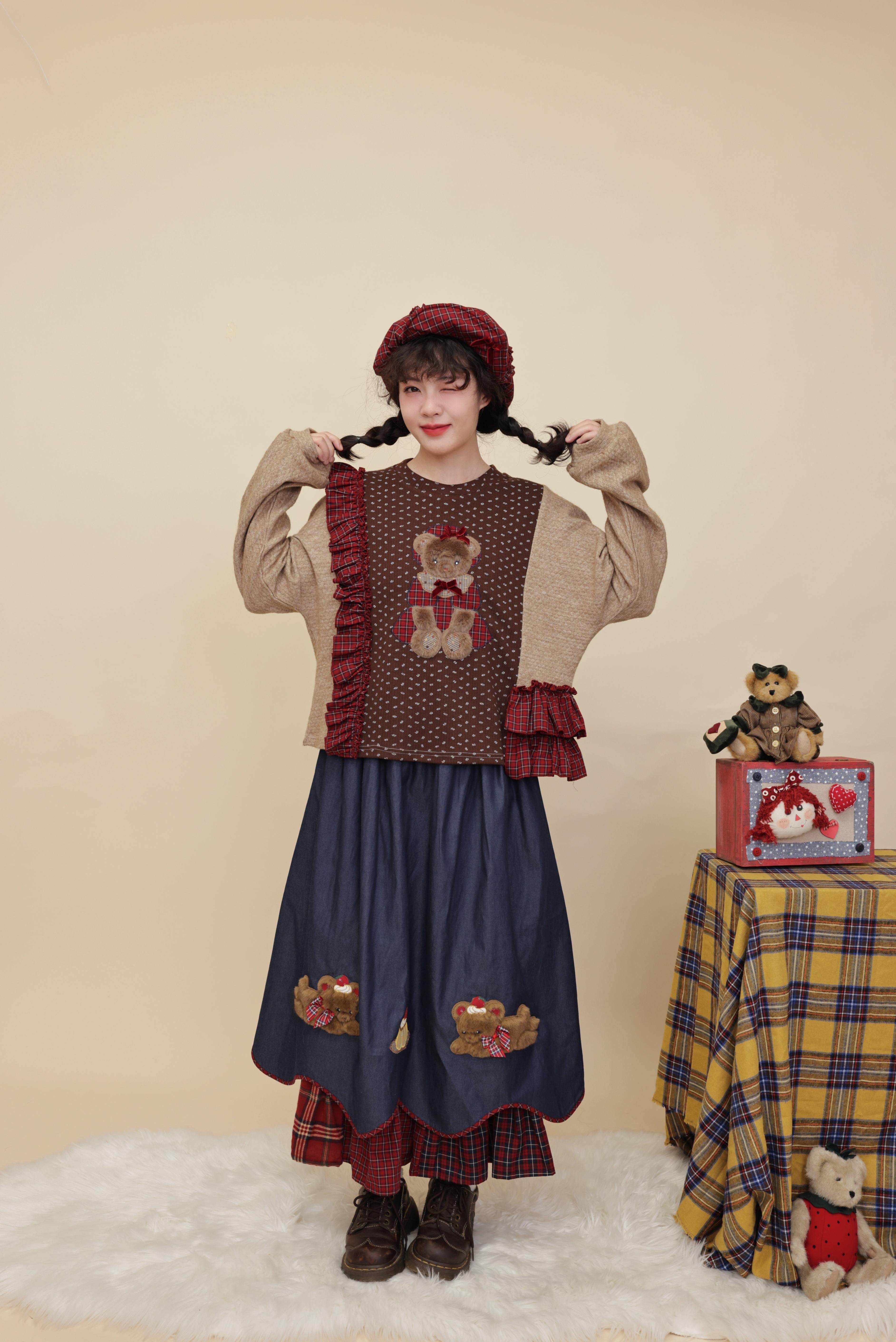 ヴィンテージライクな花びらパッチワークチェックスカート、刺繍デニム