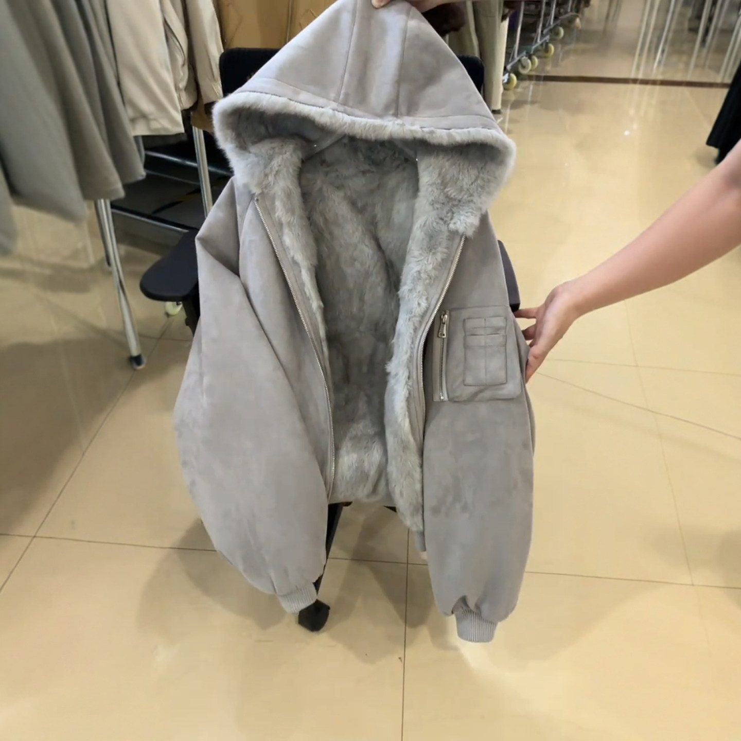 冬季加绒加厚皮绒连帽棉衣的秘密：从美式高街复古到座山雕情侣款_保暖服装_淘宝服装网