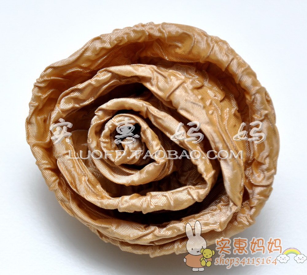 Shanghai Spot Japan straight away with noble and elegant champagne Rose Temperamental Brooch Chest