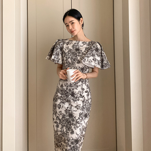 Design sense 2023 spring new Korean version of splashed ink printing waist slimming round neck temperament bag hip short-sleeved dress