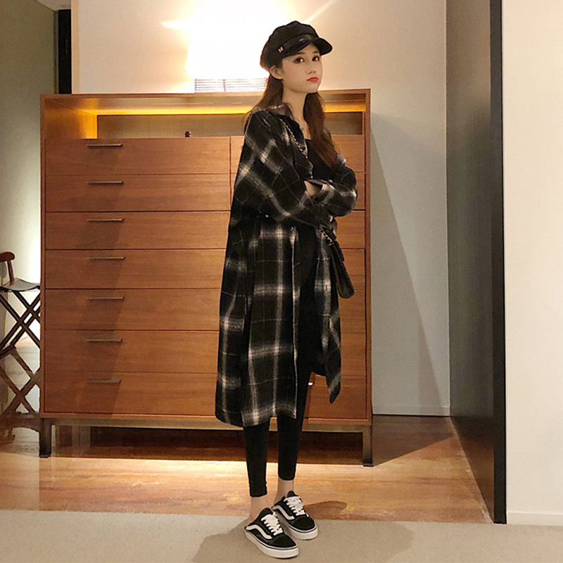 Plaid shirt women's autumn new Korean version bf style long-sleeved retro Hong Kong flavor design small medium and long version coat women