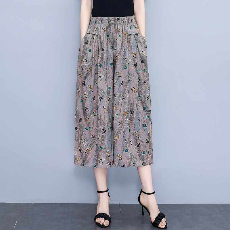 中高年女性向けの夏用薄手コットンキュロット、カプリパンツ、プラスサイズ、スリムに見せる、カジュアルでドレープ感のあるワイドレッグパンツ。