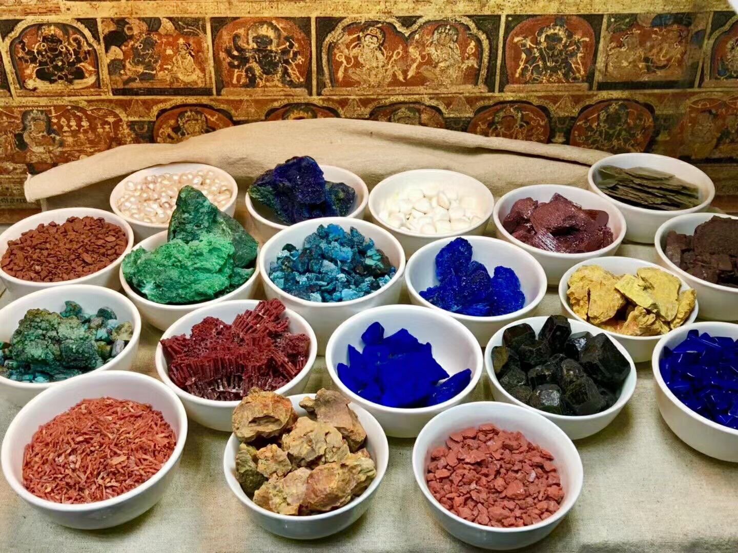 Natural mineral pigments for thangka paintings, gold, silver, turquoise, agate, pearls, green gold, cinnabar, realgar, orpiment, etc.