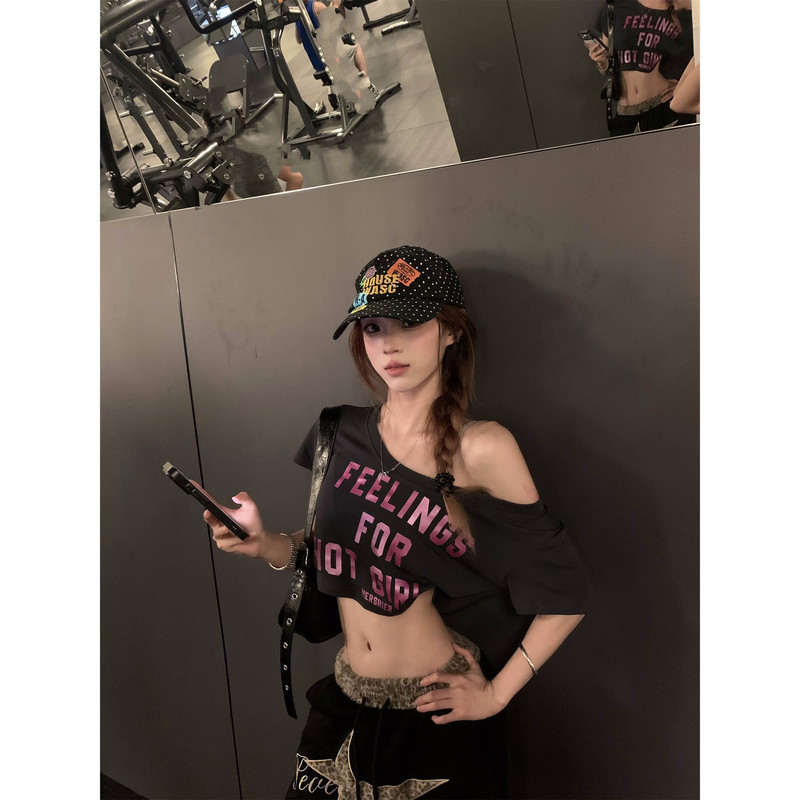 Marmroo American Retro Hot Girl Letter Print One-Shoulder Short-Sleeve T-Shirt for Women, Black, Slimming, Versatile Crop Top Marmroo American Retro Hot Girl Letter Print One-Shoulder Short-Sleeve T-Shirt for Women, Black, Slimming, Versatile Crop Top
