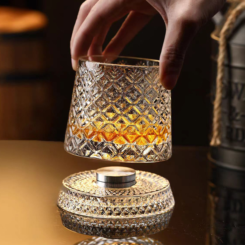 水晶旋转玻璃杯家用威士忌酒杯洋酒杯高级感网红解压装饰摆件