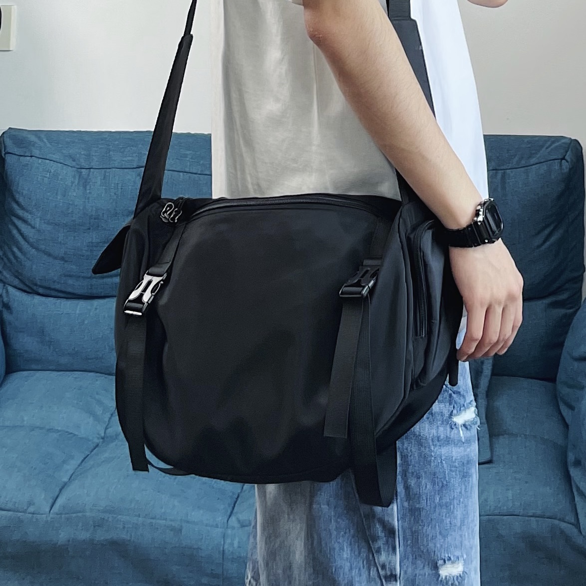 Ouyang classmates with the same simple and versatile solid color shoulder bag tide brand messenger bag large-capacity youth couple backpack