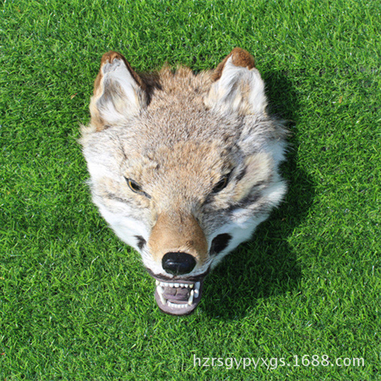 Manufacturer direct sales emulated wolf head wall pendants fur craft gift hem decorated wall pendants Home Decorative Items Film and TV props