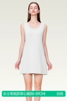 Белое платье без рукавов