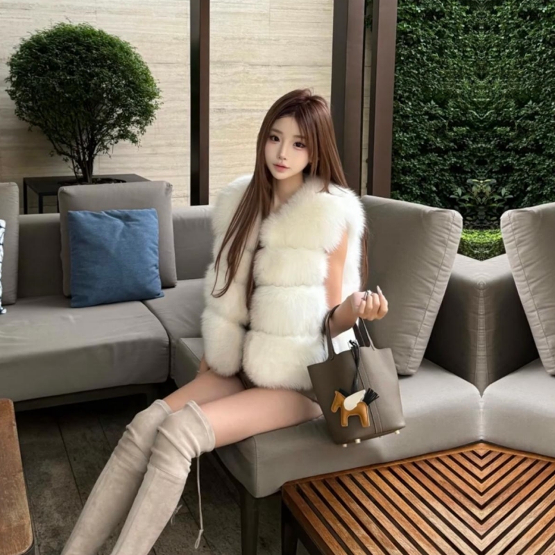 Young Style Eco-Friendly Fox Fur Patchwork Fur Vest for Women, Winter Plus Size Sleeveless Plush Coat, Slimming Vest