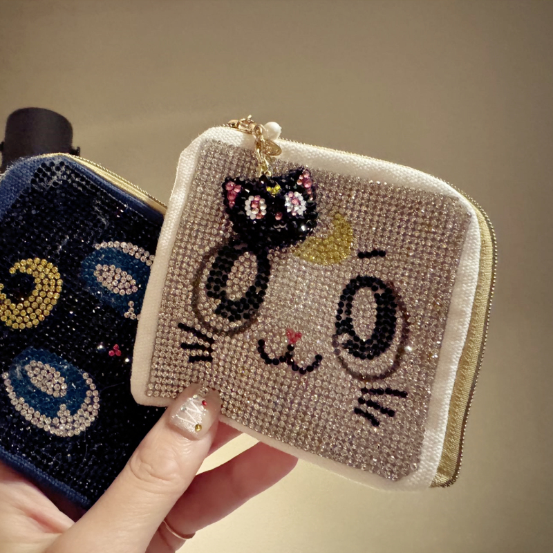 Water Ice Moon's Little Cat Luna Zipper Buckle Keychain with Rhinestones, High-End Style, Suitable as a Bag Accessory Water Ice Moon's Little Cat Luna Zipper Buckle Keychain with Rhinestones, High-End Style, Suitable as a Bag Accessory