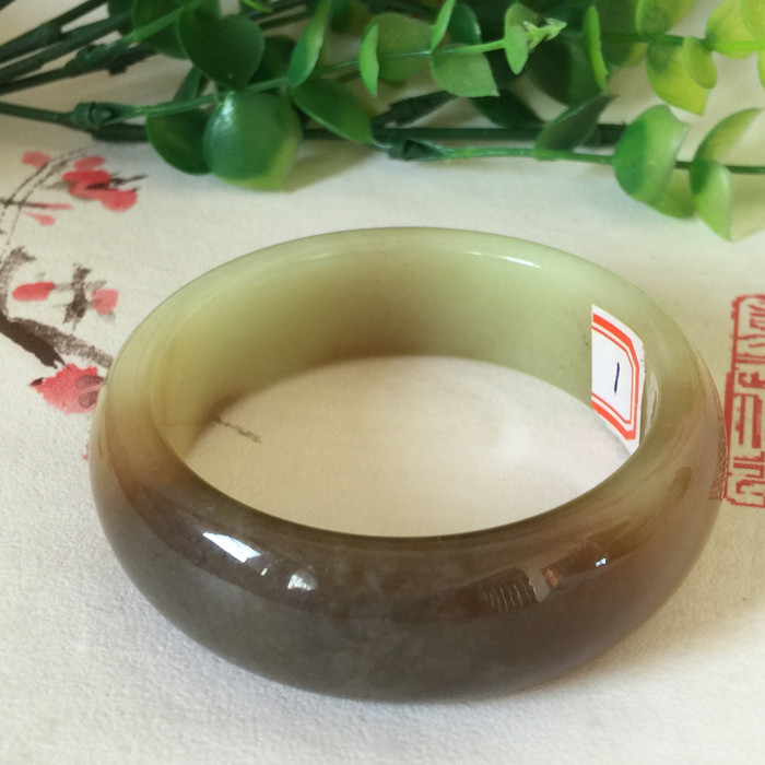 Fine yellow and white old jade bracelets Processing Xiuyu bracelets River grinding jade bracelets Hetian jade bracelets Jade bracelets Caliber 53