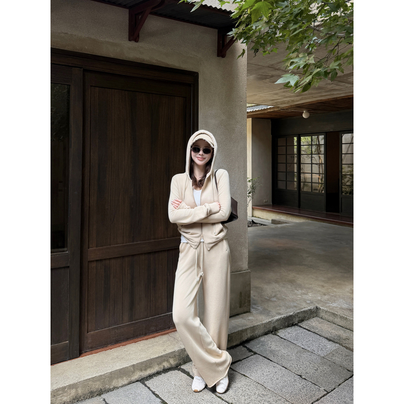 Junjun【Mianmian Set】Drawstring Hooded Sweatshirt Jacket and Straight Wide-Leg Casual Pants Two-Piece Set for Autumn Junjun【Mianmian Set】Drawstring Hooded Sweatshirt Jacket and Straight Wide-Leg Casual Pants Two-Piece Set for Autumn