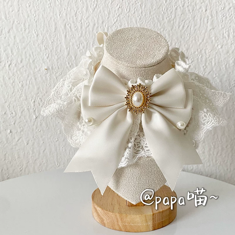 White scarf, lace eating bib