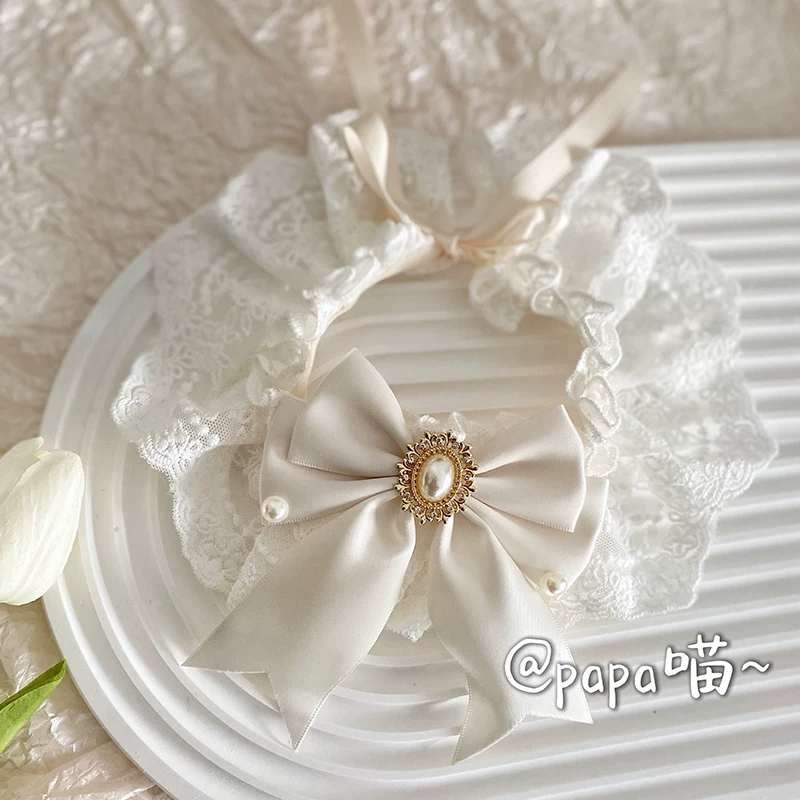White scarf, lace eating bib