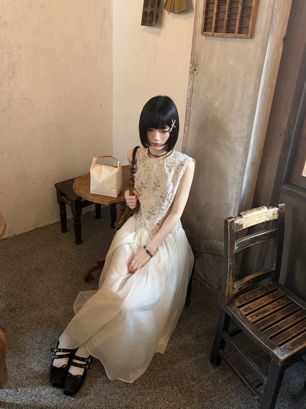 Trees French Retro Slim-Fit Embroidered Tank Dress 2026 New Sleeveless Waist-Cinching Long Dress Trees French Retro Slim-Fit Embroidered Tank Dress 2026 New Sleeveless Waist-Cinching Long Dress