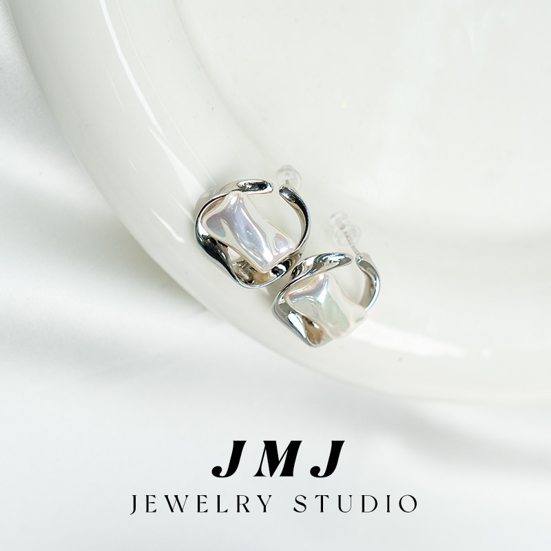DIAMOND YING的LOGO