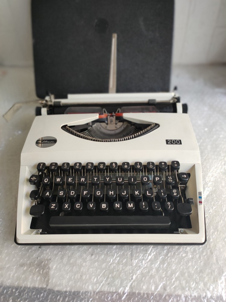 Flying Fish Machinery Typewriter Old all-English mechanical typewriter normal typing machine old typewriter-Taobao