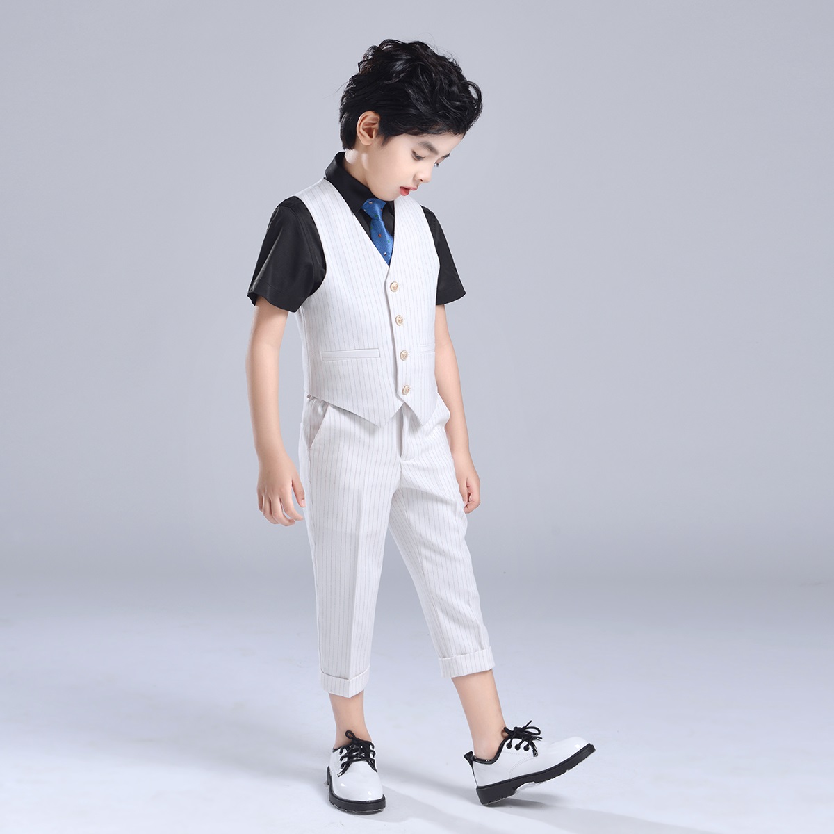 Inmyopinion 2019 mùa hè mới childrens ngắn tay phù hợp với sàn catwalk phù hợp với trẻ em hoa trắng ăn mặc hiệu suất.