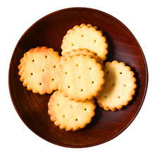 网红咸蛋黄麦芽夹心饼干日式小圆饼