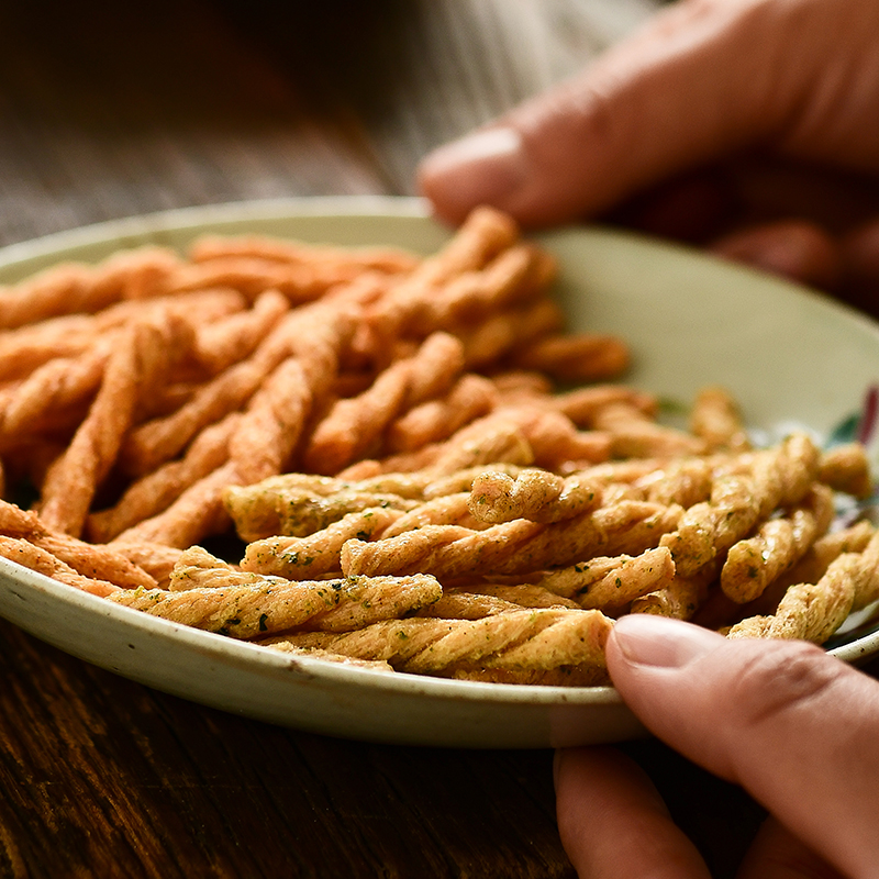 September came to eat iron-stick yam small and spicy and salty and crisp without oil and a small snack of the sea Teater