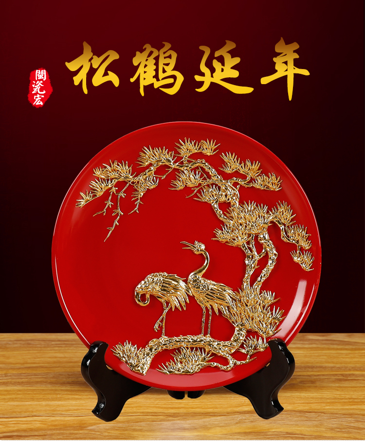 Really sheng paint line carve ceramic decoration plate furnishing articles sitting room plate plate pine crane, live to send the old man hand in xiamen