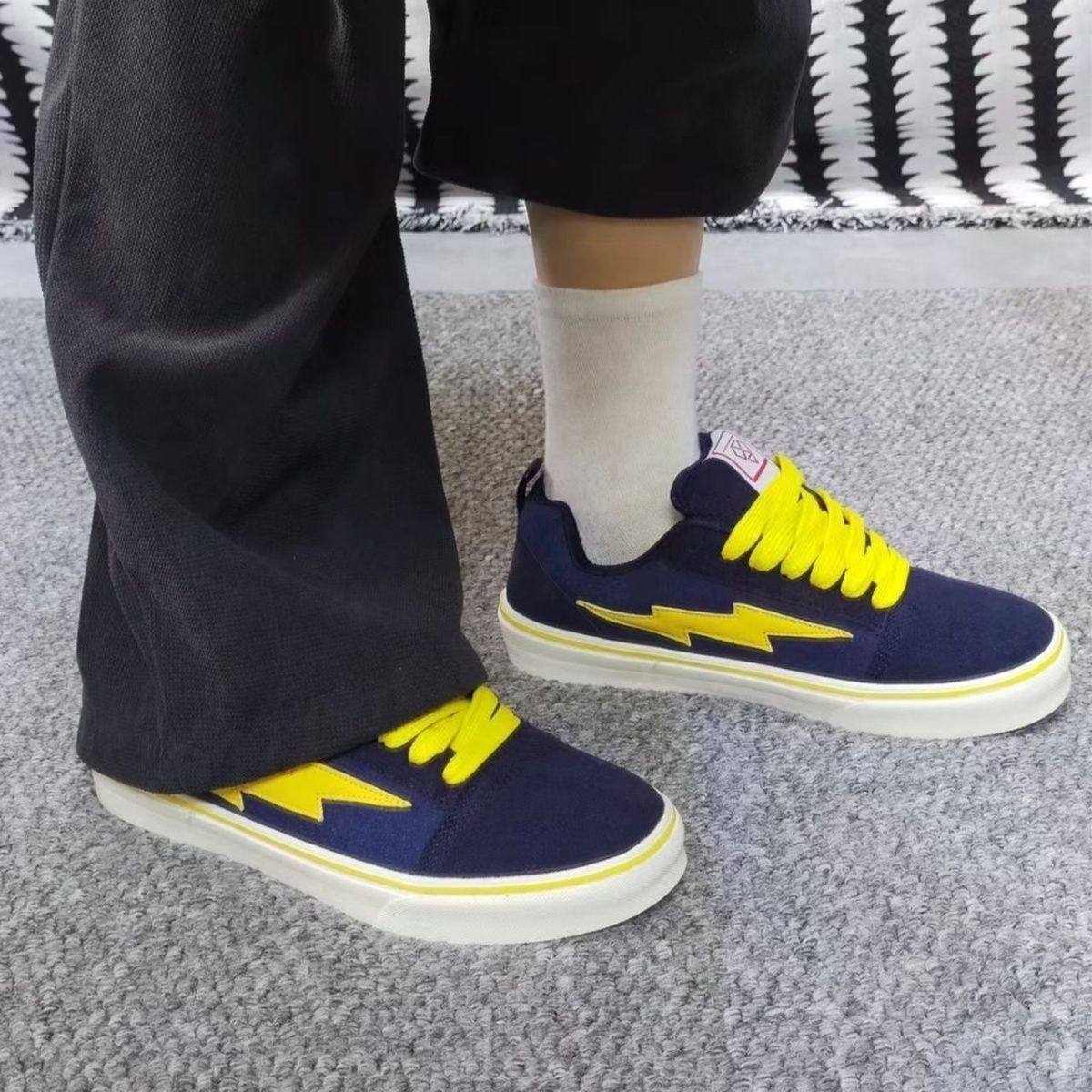 2025 Autumn New Versatile Unisex Casual Trendy Student American Style Niche Lightning Couple Skate Shoes