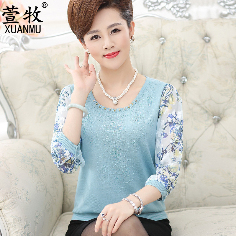 2022 new middle aged women's spring clothing mom Xiaoshirts T-shirt 40 years 50 middle aged spring and autumn hit undershirt summer clothing blouse