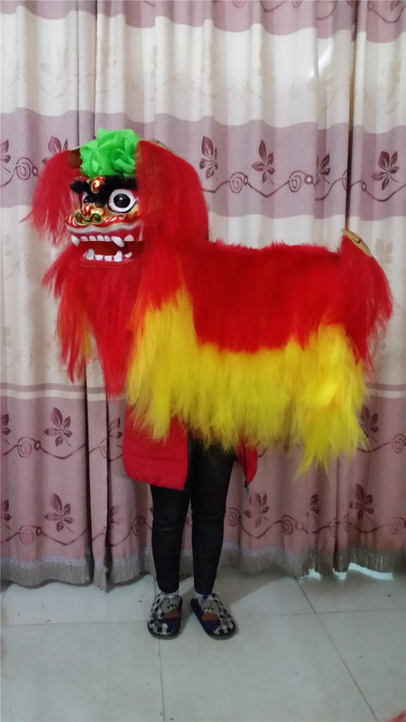 Hand Lion, a Small Lion Holding Gold Powder in Its Hand, a Lion Held in the Hand, Lion Dance Props, Lion Dance Props for Children, Small Lion