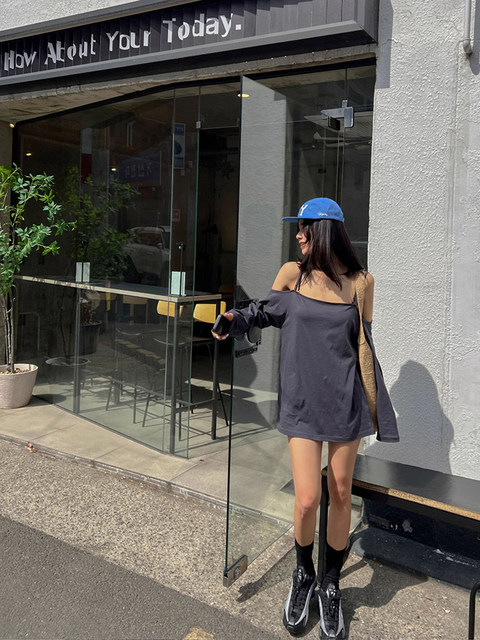 Trendy Off-Shoulder Loose-Fitting Long-Sleeve T-Shirt for Women, Summer Design with Unique Style and Elegant Top