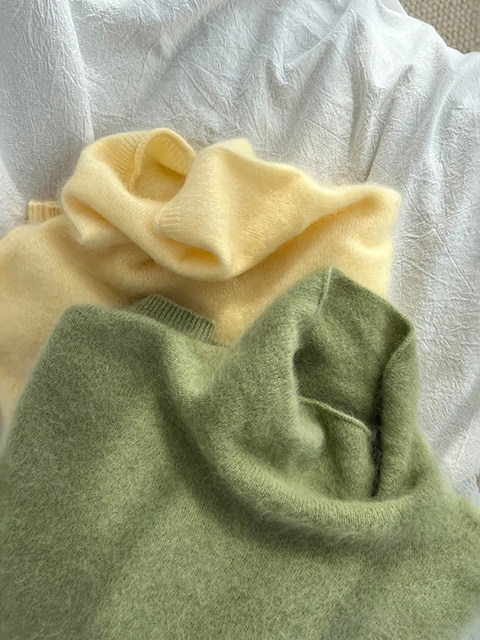 Korean-Style Mint Green Turtleneck Knit Sweater for Women, Winter Base Layer Dopamine Sweater, Soft and Cozy Outerwear