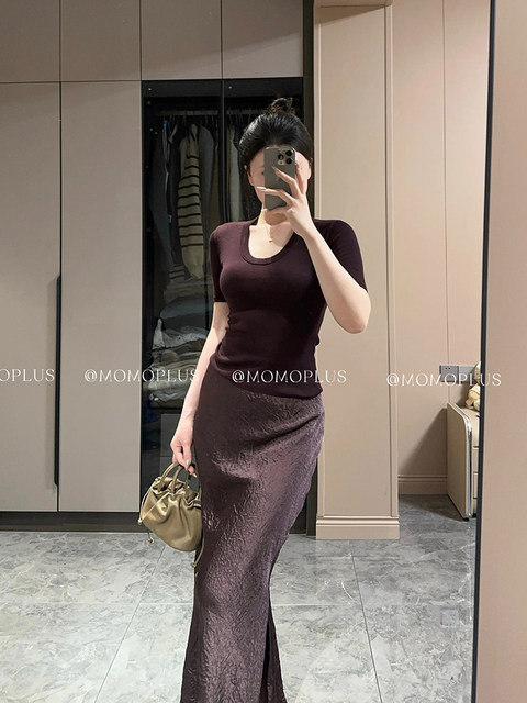 Summer Style U-Neck Slim-Fit Five-Quarter Sleeve Knit Top for Women, High-End Mid-Sleeve Base Shirt, Vintage Thin Top