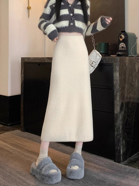 Autumn and Winter Mink Fur Slit Knit Skirt for Women, Winter Thickened Straight Hip-Hugging Skirt, White High-Waisted A-Line Long Skirt