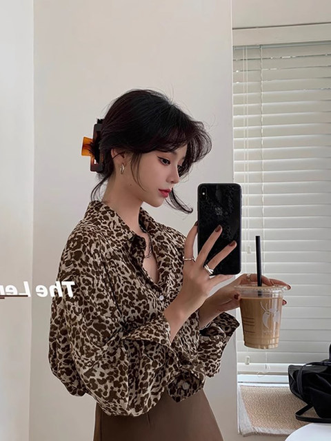 Design-Focused Niche Leopard Print Long-Sleeve Shirt for Women, 2025 Early Spring New Style, Retro Hong Kong Style, Fashionable and Elegant Top