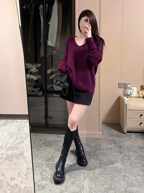 Autumn and Winter V-Neck Grape Purple Raccoon Velvet Knit Sweater for Women, Lazy Style, Elegant Inner Layer Sweater, High-End Base Top