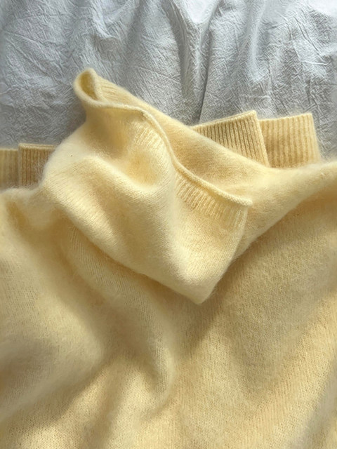 Korean-Style Mint Green Turtleneck Knit Sweater for Women, Winter Base Layer Dopamine Sweater, Soft and Cozy Outerwear