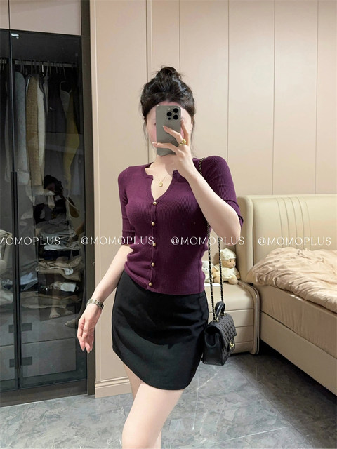 Spring and Autumn Style V-Neck Purple Mid-Sleeve Knit Top for Women, High-End Slimming Base Shirt, Five-Quarter Sleeve Fitted Top