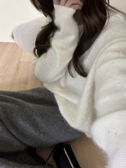 Soft and Fluffy White Sequined Raccoon Fur Sweater for Women, Korean Style, Loose and Lazy Knit Top for Autumn and Winter