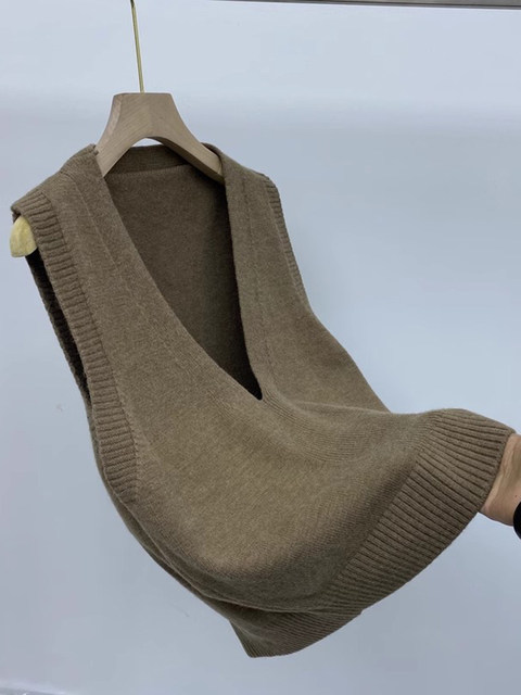 Autumn and Winter Retro V-Neck Wool Knitted Vest for Women, Lazy Style Outerwear Sweater, Layered Sleeveless Vest