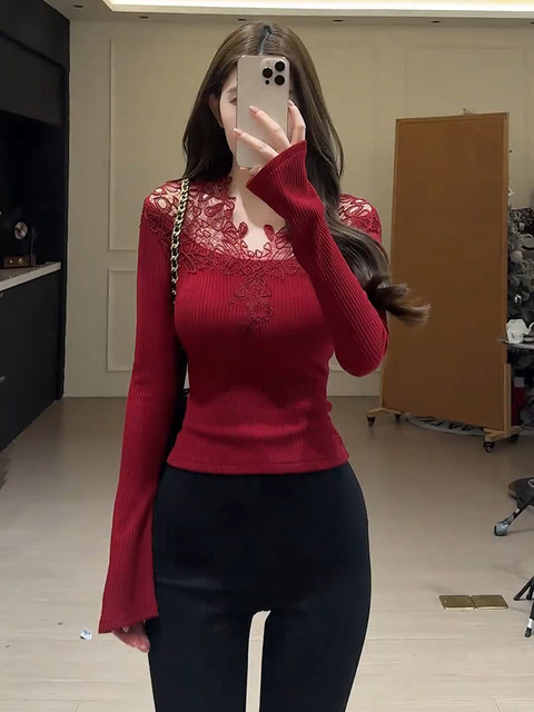 French-Style New Year Red Lace Patchwork Knit Sweater for Women, Autumn and Winter Slim-Fit Base Layer Sweater, Unique and Distinctive Top