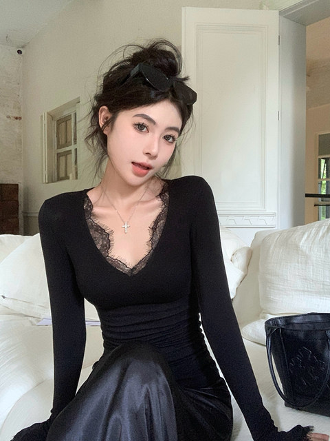 Autumn and Winter Pure Black V-Neck Long-Sleeve T-Shirt for Women with Lace Trim, Slim-Fit Base Shirt, Sexy Tight-Fitting Inner Top